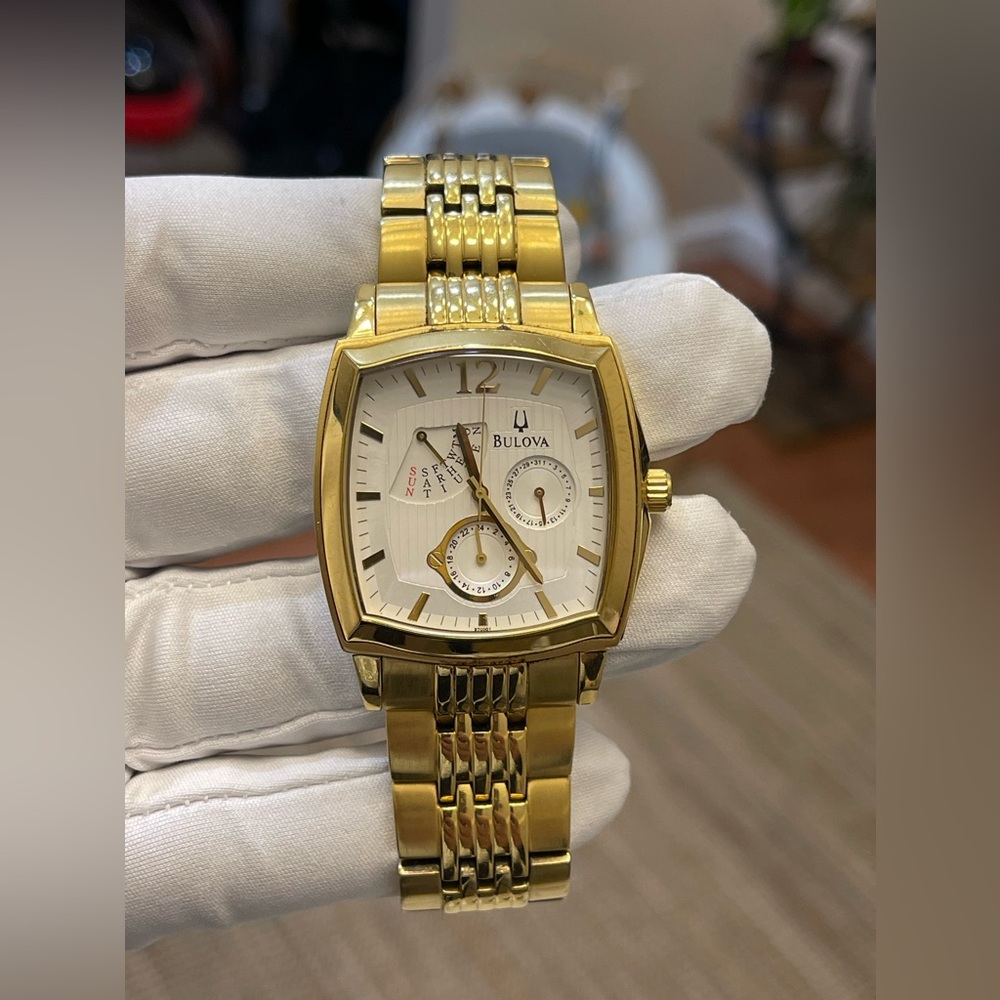 Bulova
Silver colored/Yellow gold toned steel
ref C969744 - Picture 8 of 16